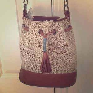 Bucket tote! Perfect for the fall!!